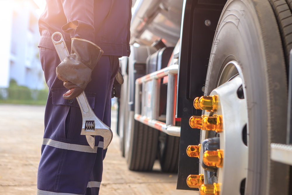 Closing the Skills Gap: How Predictive Maintenance Empowers Fleet Technicians